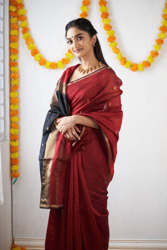 Luxurious Linen: The Soft Slub Saree