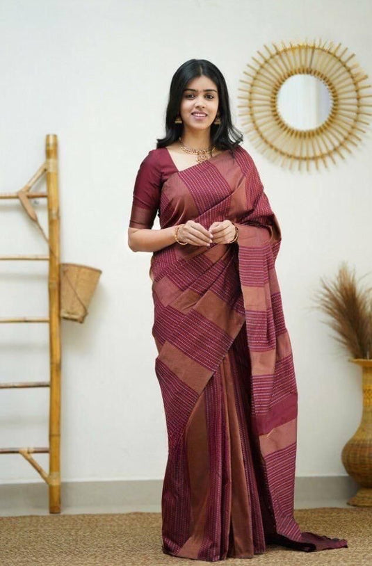 Beautiful Rich Pallu & Jaccquard Work On All Over Saree - thevendorvilla