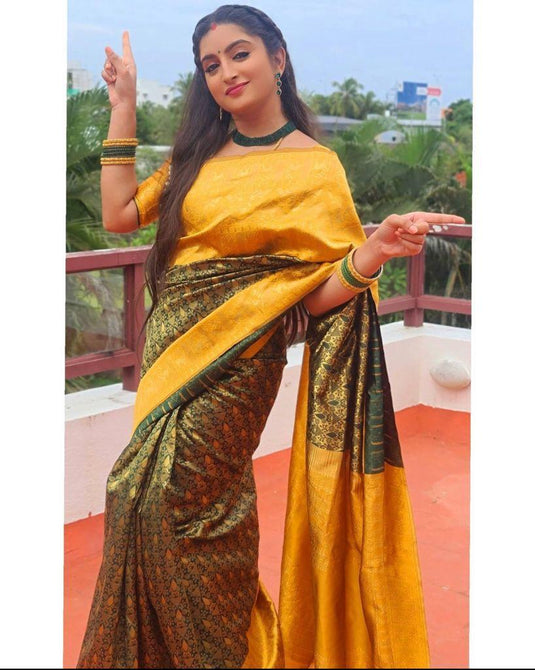 Beautiful Rich Pallu & Jaccquard Work On All Over Saree - thevendorvilla