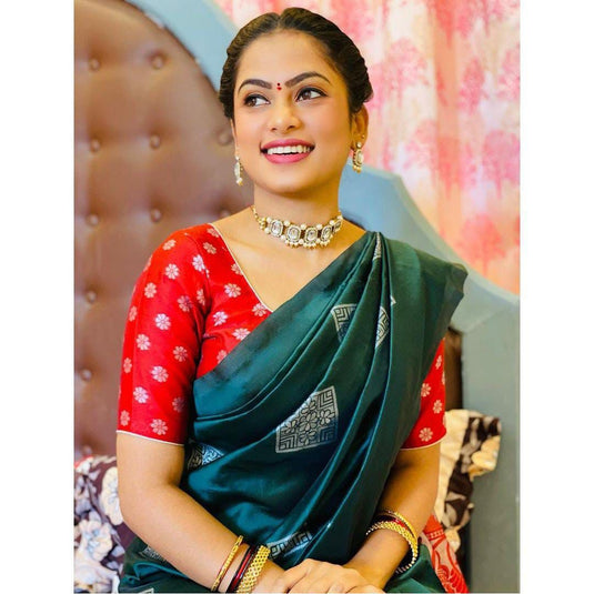 Beautiful Rich Pallu & Jaccquard Work On All Over Saree