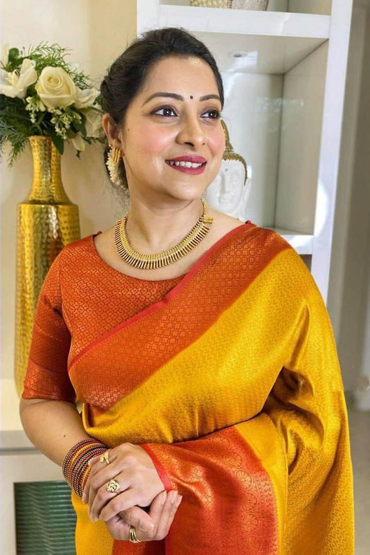 Beautiful Rich Pallu & Jaccquard Work On All Over Saree - thevendorvilla