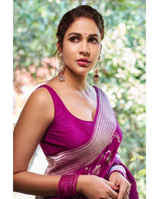 Beautiful Rich Pallu & Jaccquard Work On All Over Saree - thevendorvilla