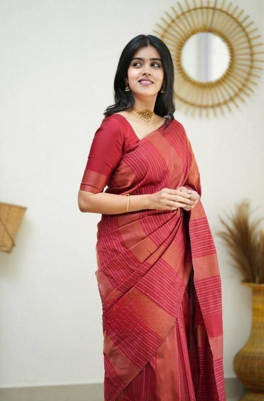 Beautiful Rich Pallu & Jaccquard Work On All Over Saree - thevendorvilla