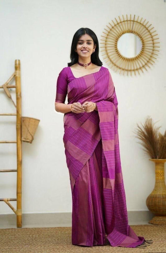 Beautiful Rich Pallu & Jaccquard Work On All Over Saree - thevendorvilla