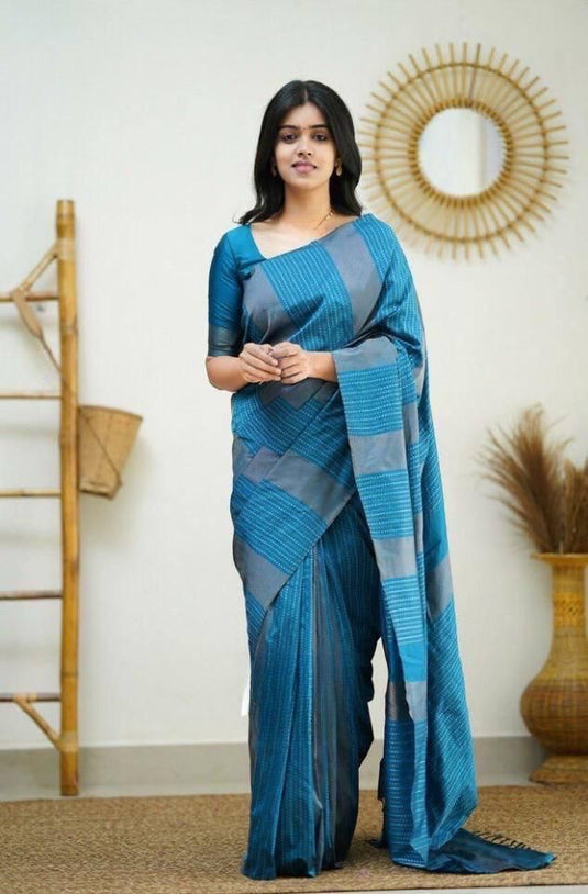 Beautiful Rich Pallu & Jaccquard Work On All Over Saree - thevendorvilla
