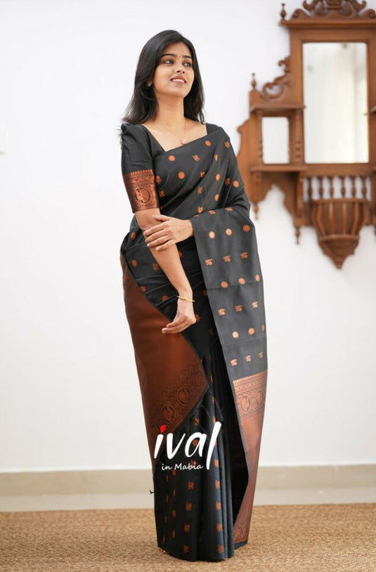 Beautiful Rich Pallu & Jaccquard Work On All Over Saree - thevendorvilla