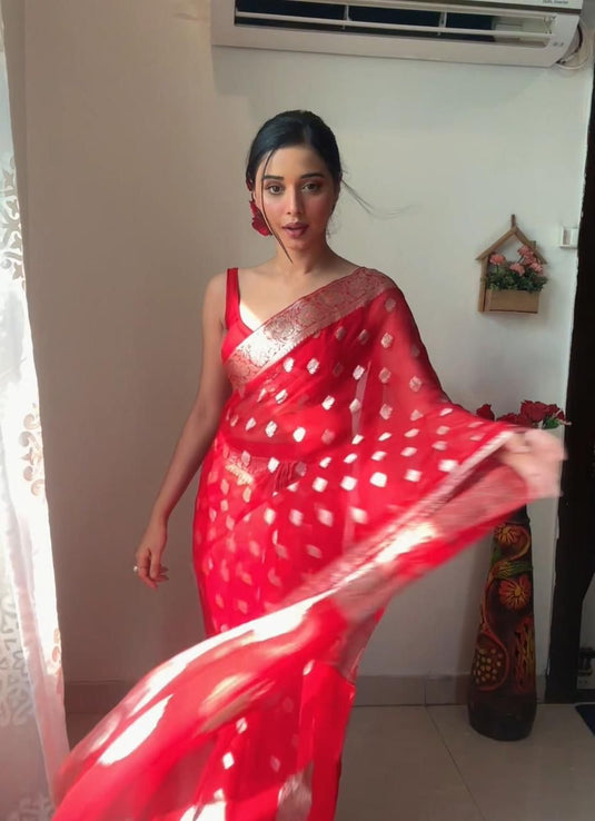 Luxurious Linen: The Soft Slub Ready Wear Saree