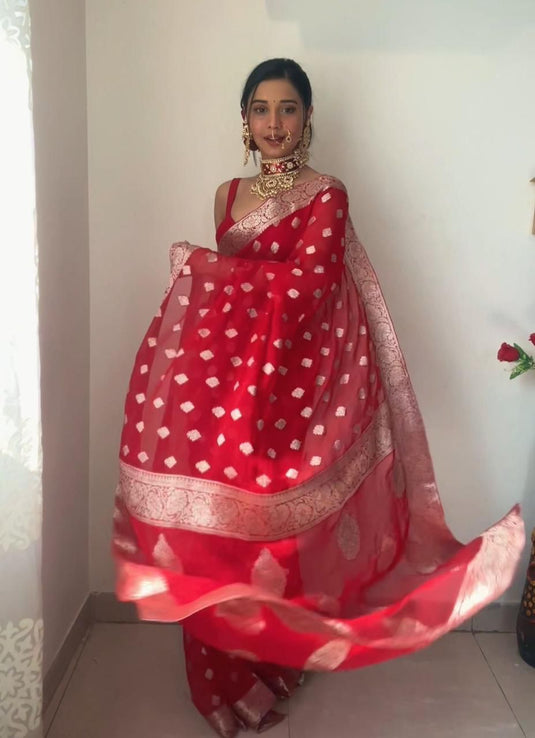 Luxurious Linen: The Soft Slub Ready Wear Saree