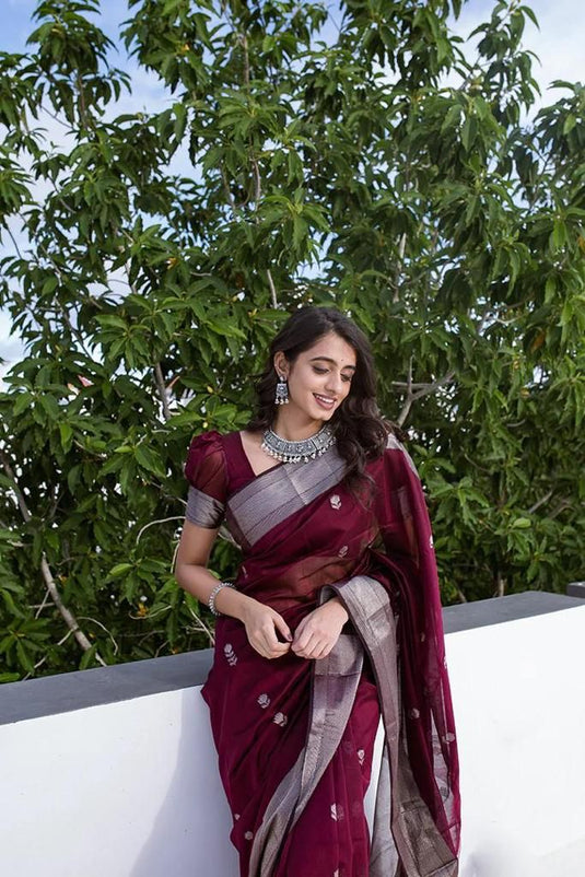 Beautiful Rich Pallu & Jaccquard Work On All Over Saree - thevendorvilla
