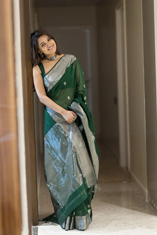 Beautiful Rich Pallu & Jaccquard Work On All Over Saree - thevendorvilla