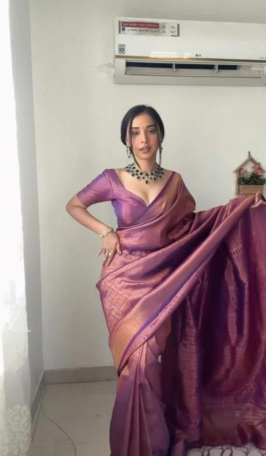 Instant Elegance: The One-Minute Saree