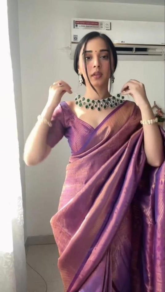 Instant Elegance: The One-Minute Saree