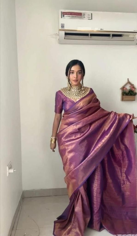 Instant Elegance: The One-Minute Saree