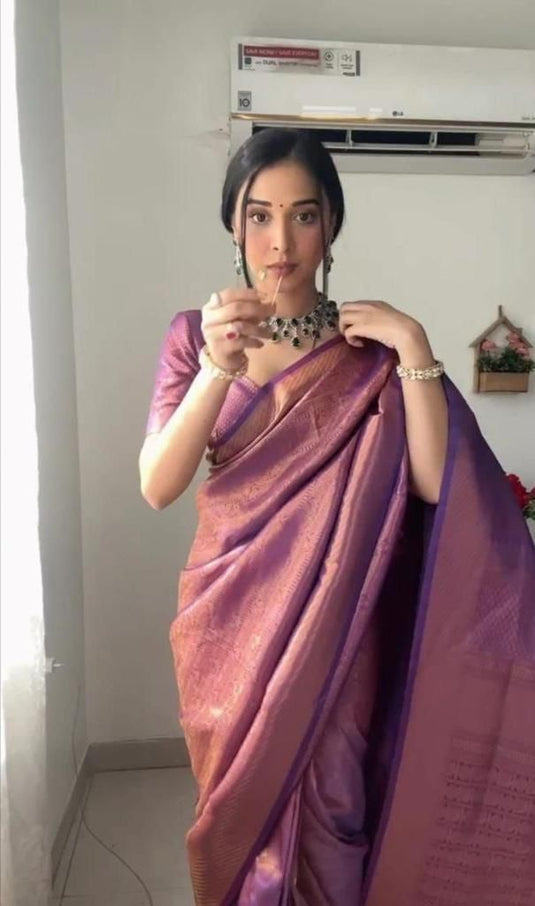 Instant Elegance: The One-Minute Saree